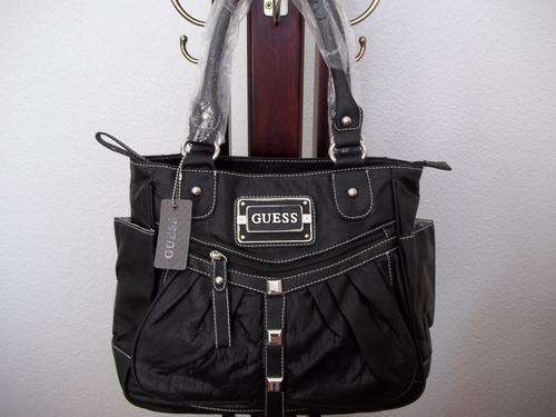 Elegant and stylist GUESS ladies Hand bag in a gorgeous Black.