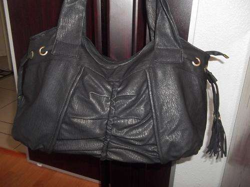 Beautiful designer style ladies Soft leather look hand bag in Black with tassel detail. Beautiful
