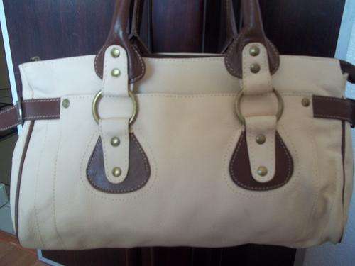 **ONLY ONE**stunning 100%  Genuine leather  Hand Bag in  CREAM. Great modern style, made to last!