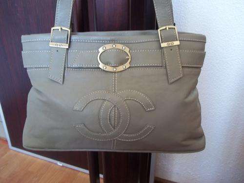 **ONLY ONE**stunning 100%  Genuine leather Bag: Camel BROWN. Great modern style, made to last!