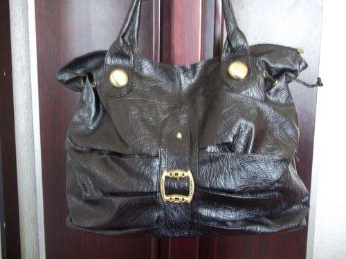 Beautiful designer style ladies Soft leather look hand bag in BLACK. (Large size) Look great anytime