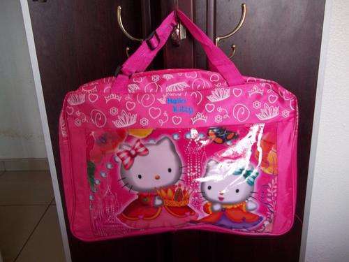Beautiful large HELLO KITTY travel/Gym/Kit BAG. A must have for any Hello kitty fan!