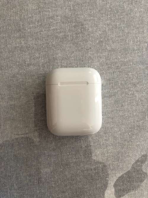 Apple AirPods With Wireless Charging Pod