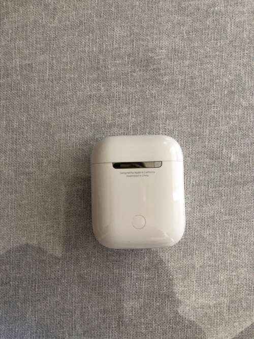 Apple AirPods With Wireless Charging Pod