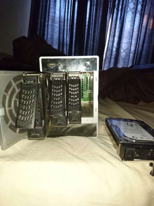 Netgear ReadyNAS NV2+ Network Storage: 4 Bay Hot Swappable drives (4 x 2Tb Seagate HDD's included)