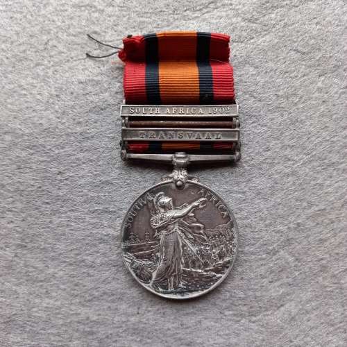 1 X FULL SIZE BOER WAR MEDAL. AWARDED TO TPR. G.W. DEMMER No. 1729. STEINAECKER`S H. WITH RIBBON