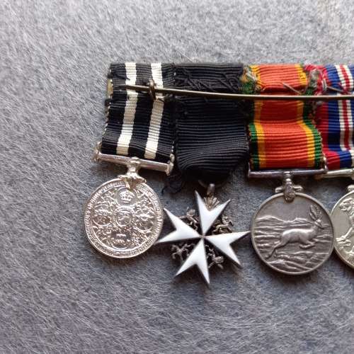 5 x WW1 @ WW2 MINI-MEDALS COMPLETE WITH RIBBONS AND BAR