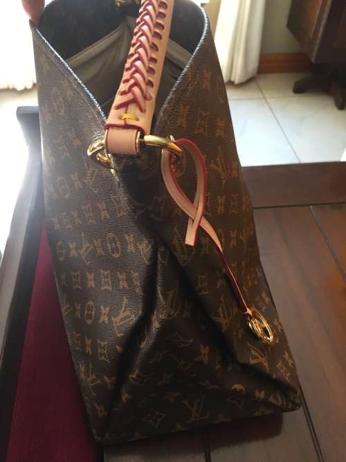 Louis Vuitton Monogram Canvas Artsy MM Handbag