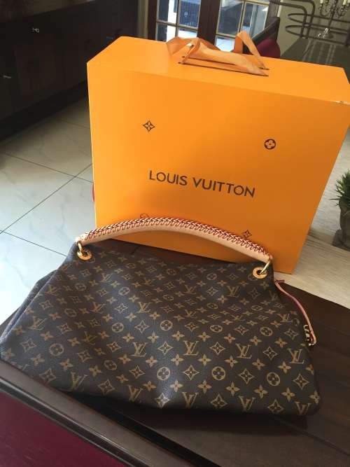 Louis Vuitton Monogram Canvas Artsy MM Handbag