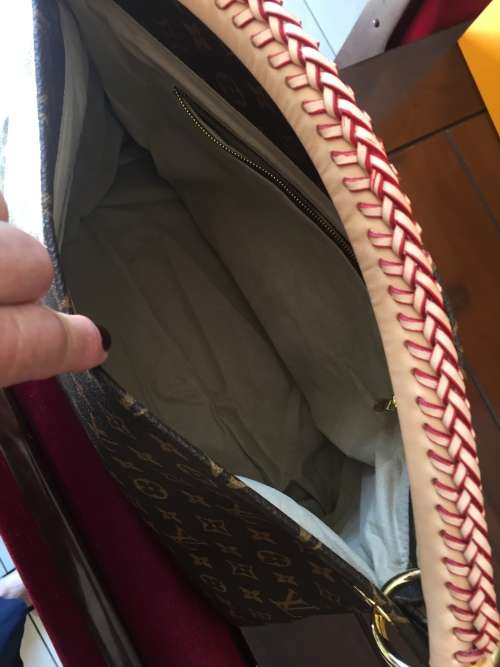 Louis Vuitton Monogram Canvas Artsy MM Handbag