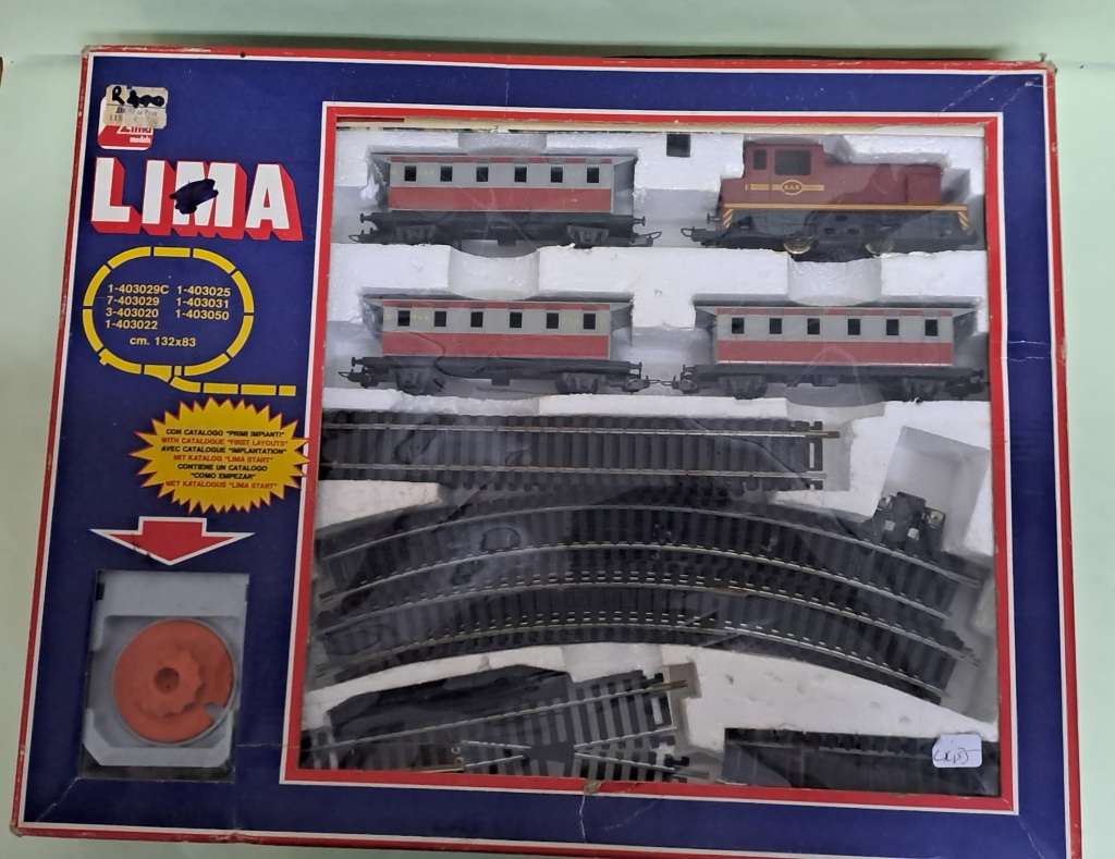 LIMA Shunter Train Set (Locomotive with 3 coaches) BOXED