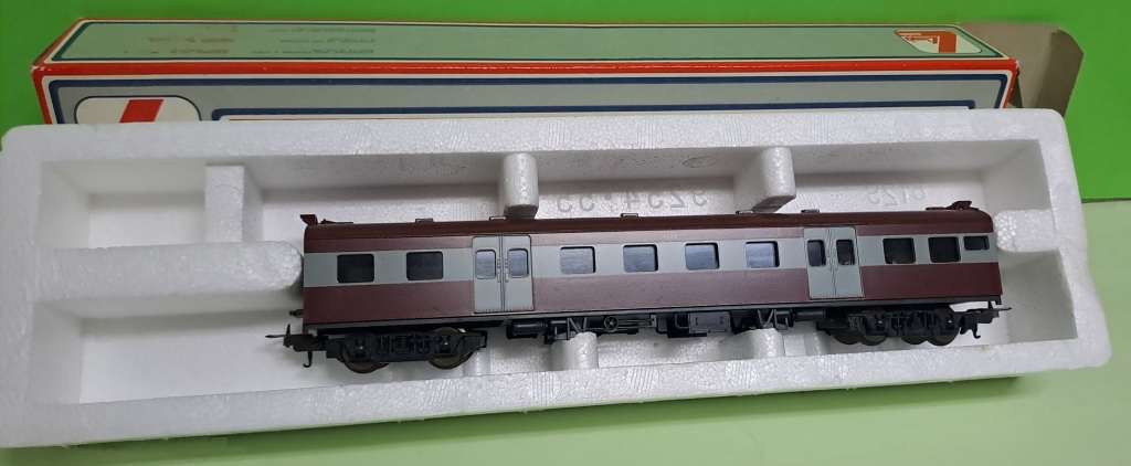 Lima Model - Suburban 3rd Class wagon (SAR) (Like NEW)