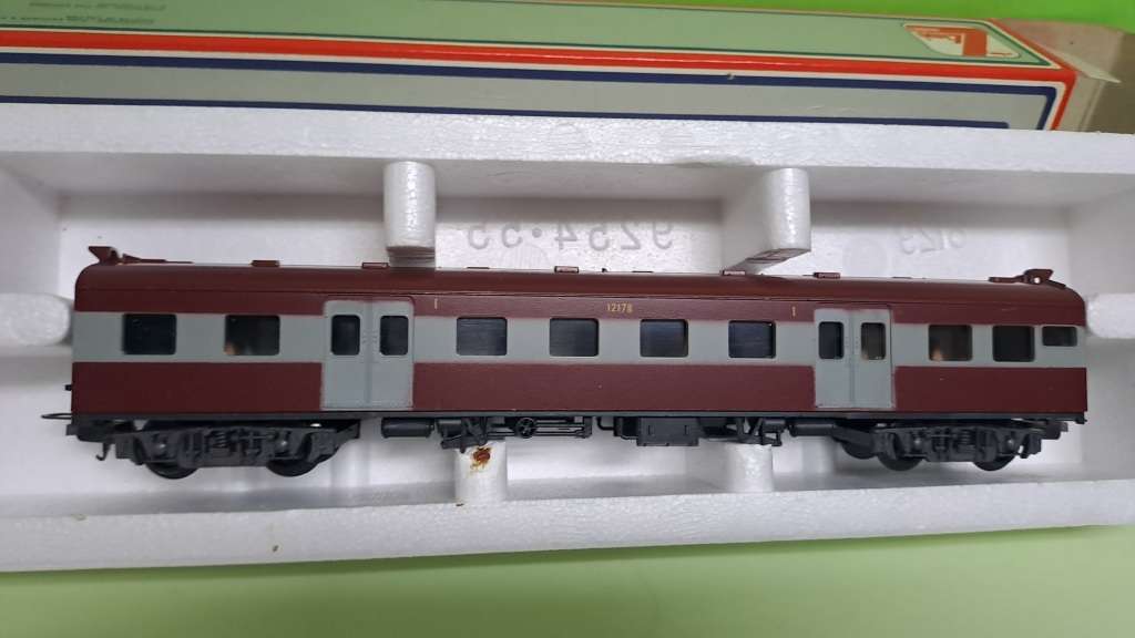 Lima Model - Suburban 1st Class wagon (SAR) (Like NEW)