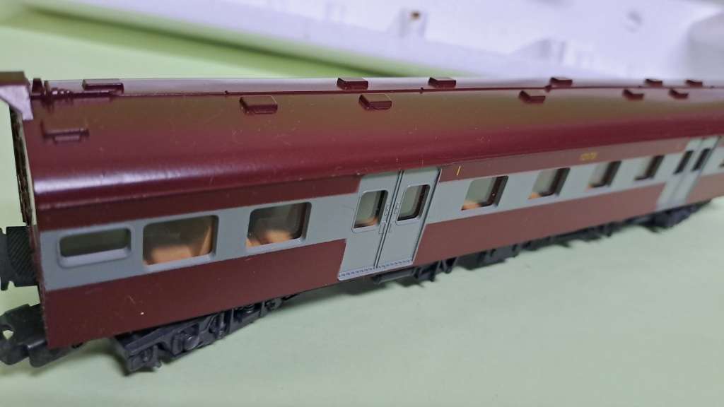 Lima Model - Suburban 1st Class wagon (SAR) (Like NEW)