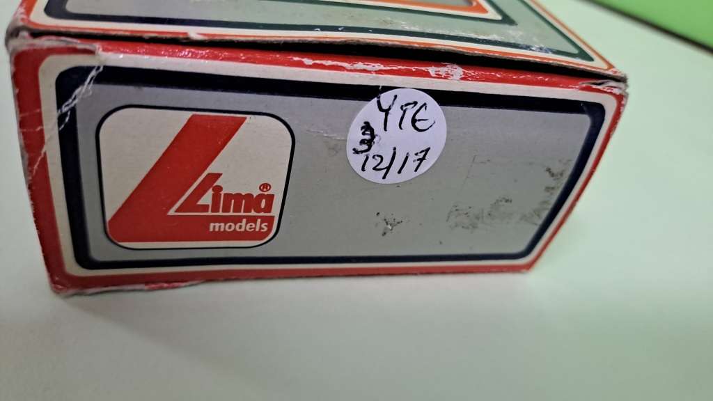 Lima Model - Suburban 1st Class wagon (SAR) (Like NEW)