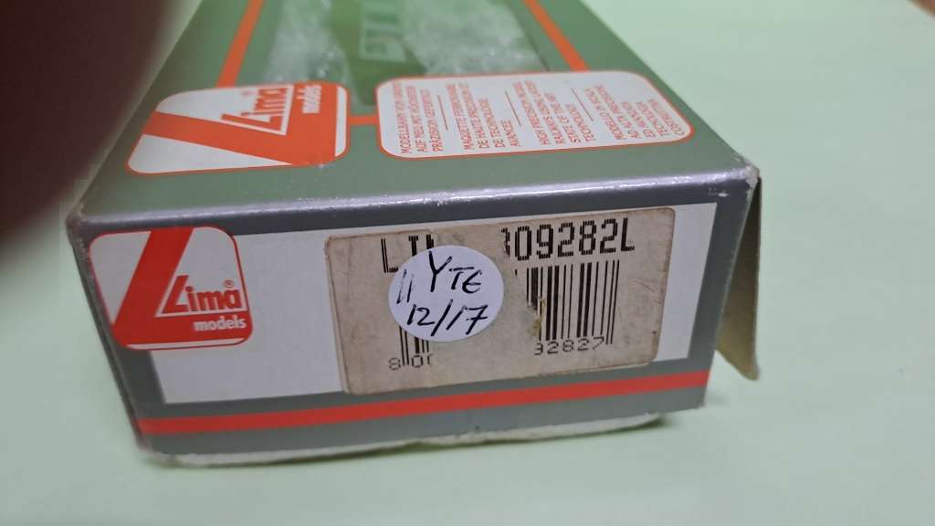 Lima Model - Suburban 3rd Class wagon (SAR) (Like NEW)