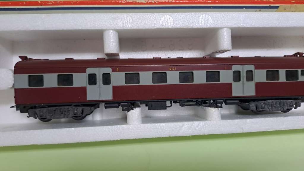 Lima Model - Suburban 1st Class wagon (SAR) (Like NEW)