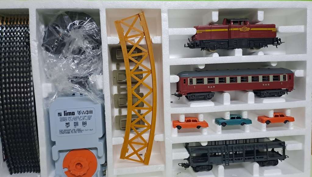 LIMA SAR Train Set (Locomotive with 2 coaches and Bridge) BOXED (NEW old stock Last one)