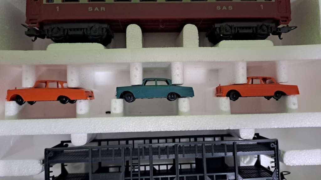 LIMA SAR Train Set (Locomotive with 2 coaches and Bridge) BOXED (NEW old stock Last one)