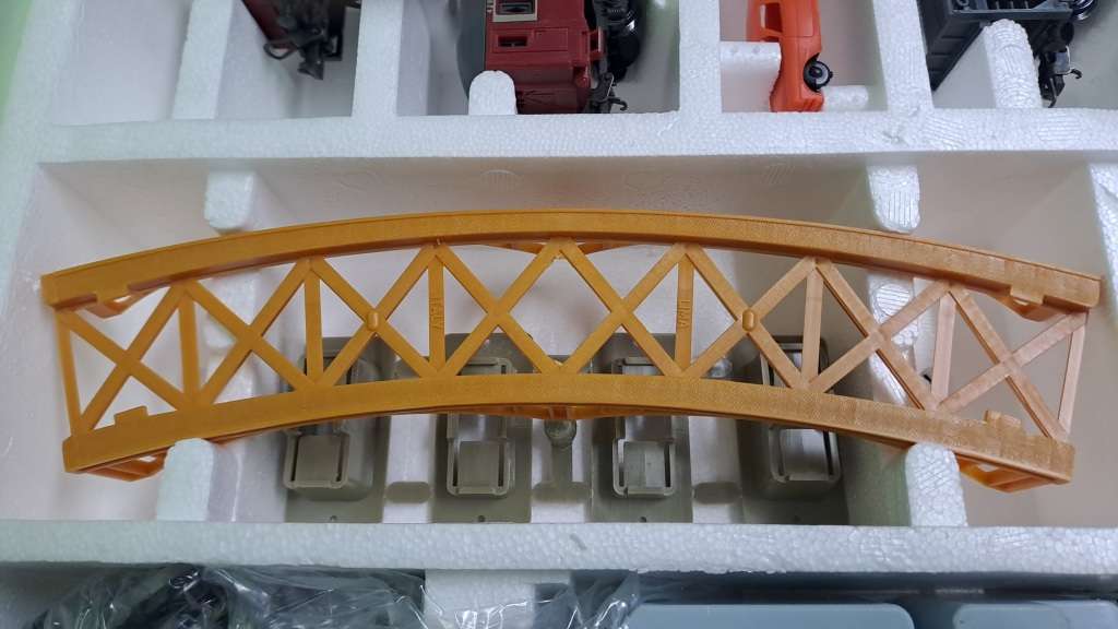 LIMA SAR Train Set (Locomotive with 2 coaches and Bridge) BOXED (NEW old stock Last one)