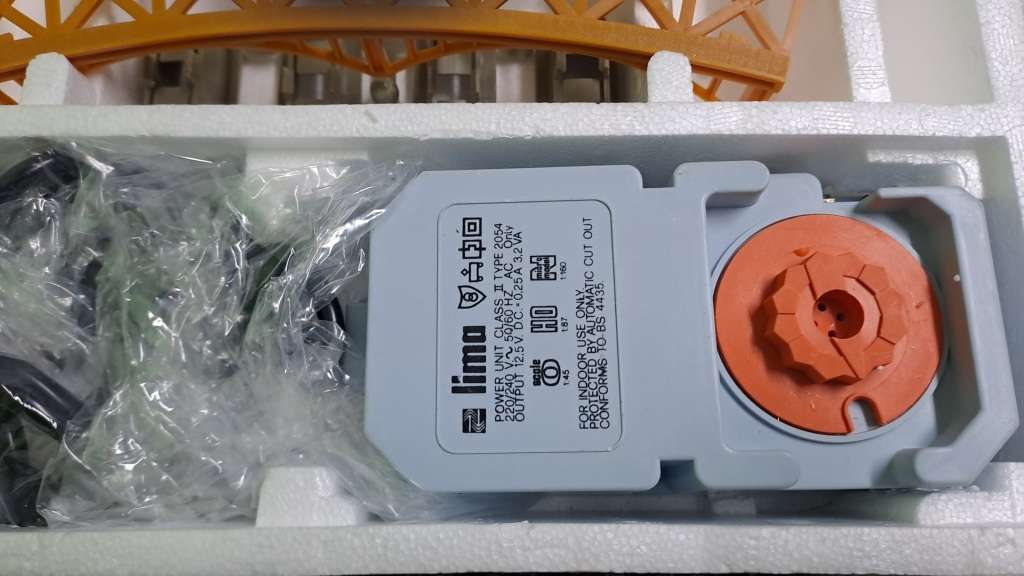 LIMA SAR Train Set (Locomotive with 2 coaches and Bridge) BOXED (NEW old stock Last one)