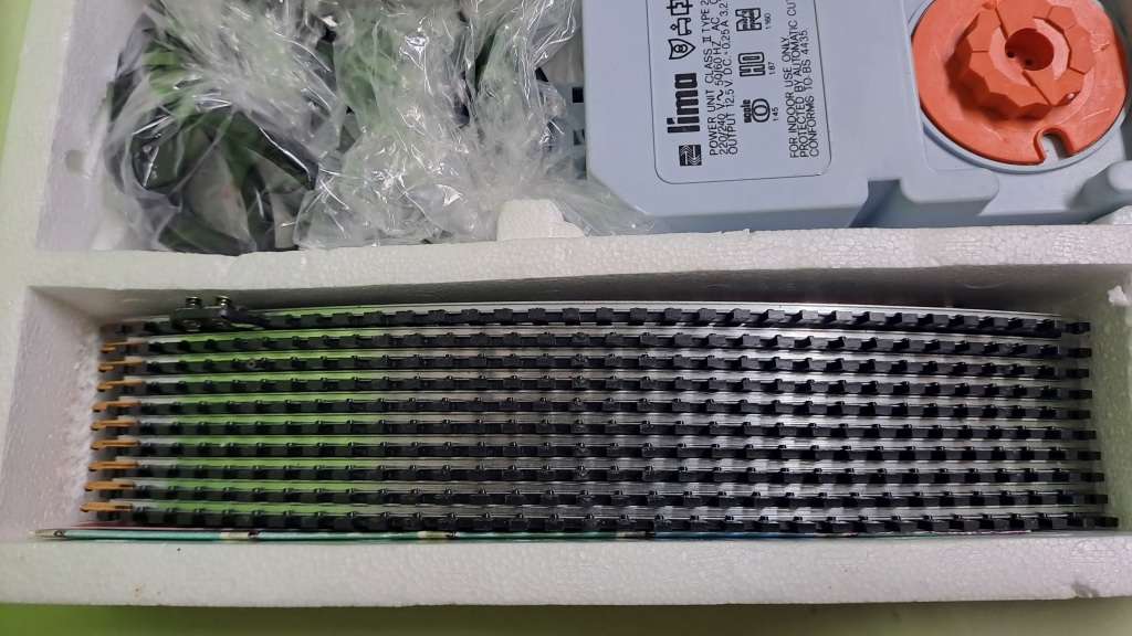 LIMA SAR Train Set (Locomotive with 2 coaches and Bridge) BOXED (NEW old stock Last one)