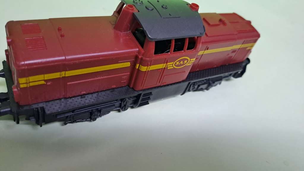 LIMA SAR Train Set (Locomotive with 2 coaches and Bridge) BOXED (NEW old stock Last one)