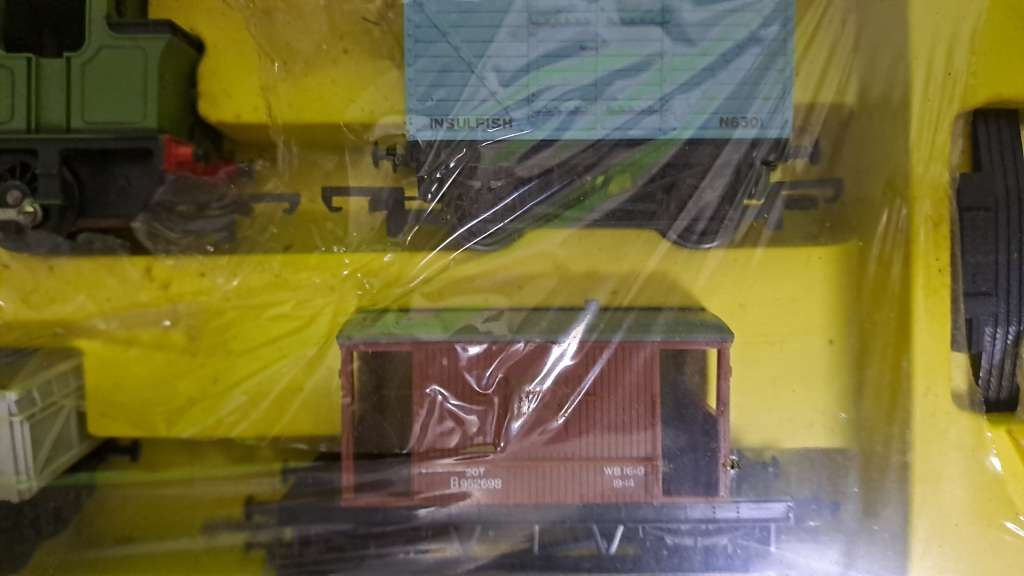 Horby Triang Train Set (Locomotive with 3 coaches) BOXED (NEW Old Stock Partly sealed LOCO NOT RUN)