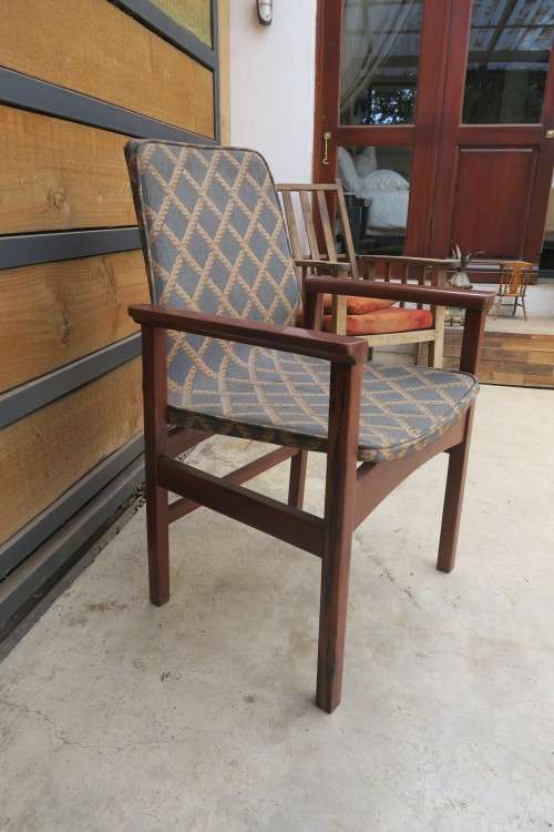 excellent condition mid century modern arm chairs
