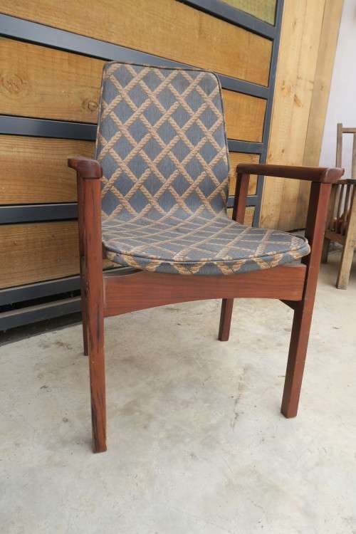 excellent condition mid century modern arm chairs