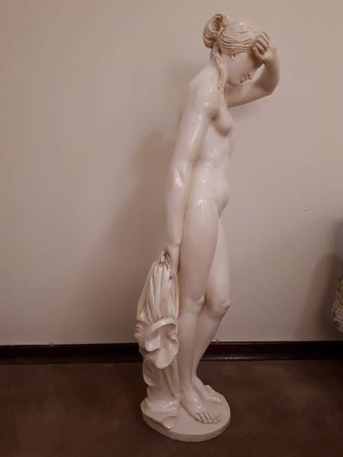 Lady Statuette - Le Ron