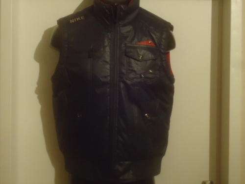 Sleeveless NIKE Charcoal/Red Reversible Body Warmer - Medium