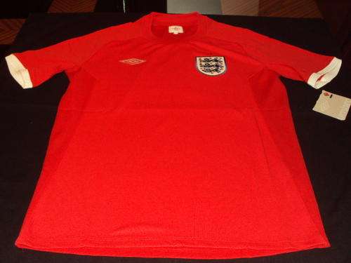Officially Licensed ENGLAND 2010 Kit - Medium