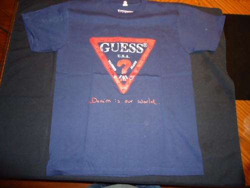 GUESS T Shirt - Medium