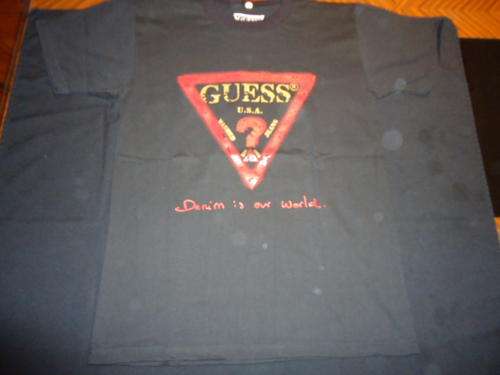 GUESS T Shirt - Medium