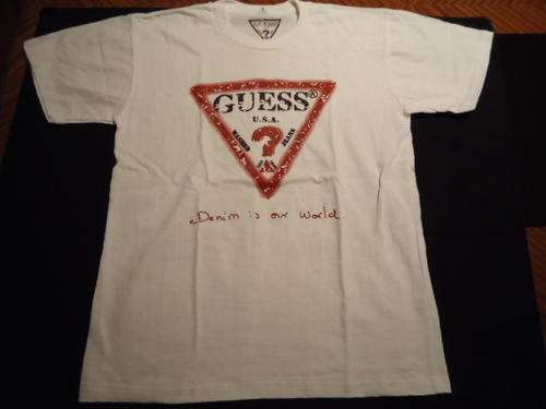 GUESS T Shirt - Large