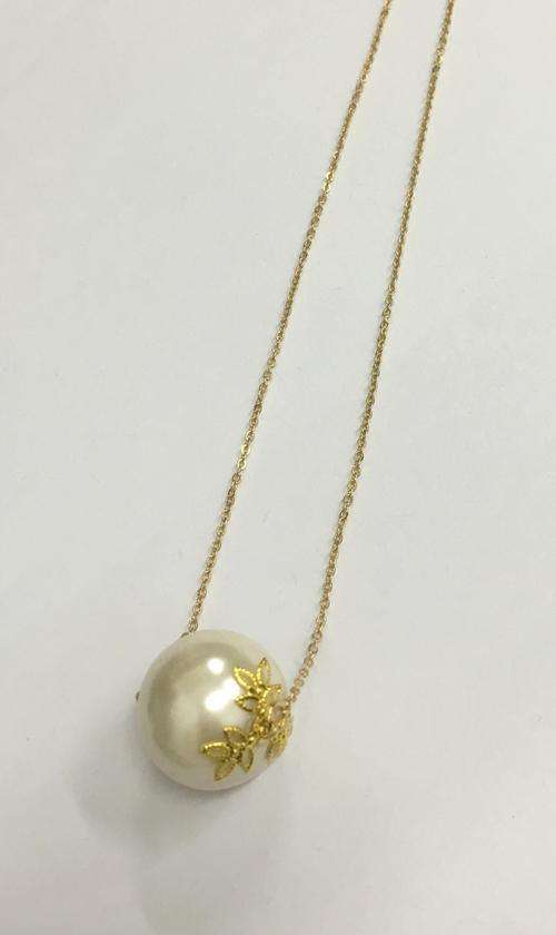 Pearl necklace female models clavicle chain