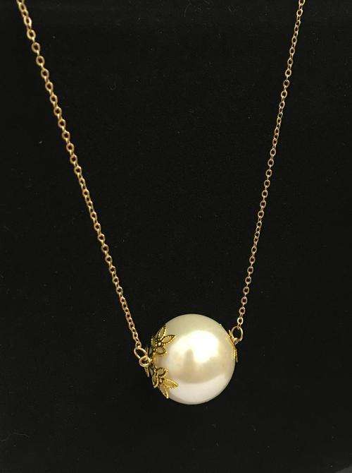 Pearl necklace female models clavicle chain