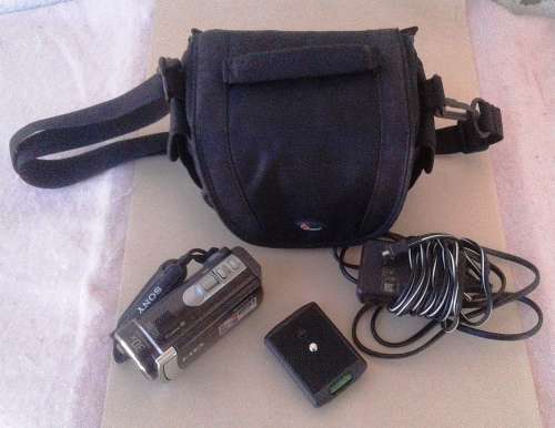 Sony HDR-CX190 - LIKE NEW! R1 Auction! No Reserve!