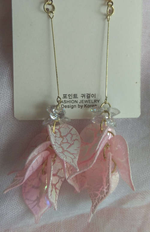 Earring,pink&white in leaf shapes with shiny studs in gold color