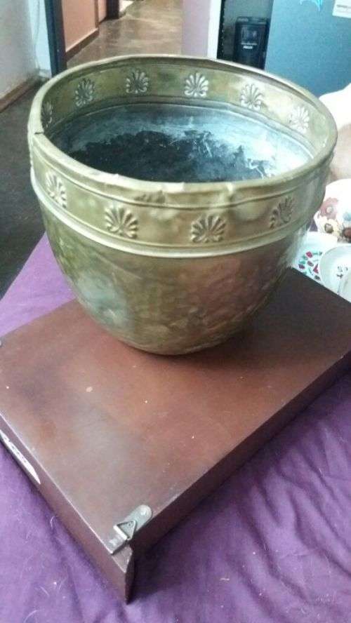 BRASS FLOWER POT (OLD)