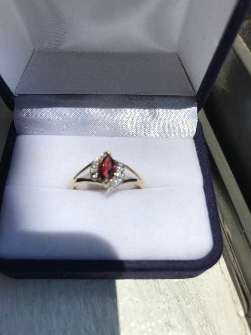 9ct Gold Garnet & Diamond Ring Stunning piece .
