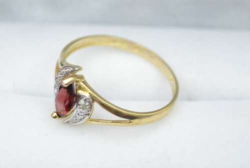 9ct Gold Garnet & Diamond Ring Stunning piece .