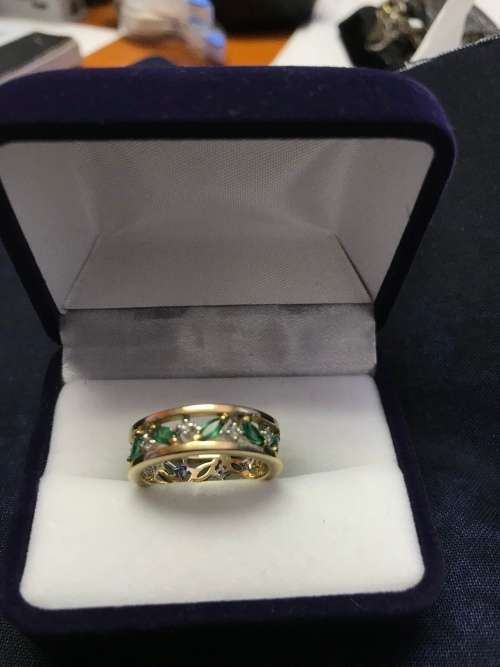 Exquisite 9ct yellow gold emerald and diamonds full eternity ring