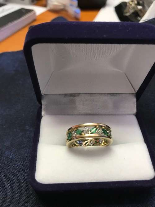 Exquisite 9ct yellow gold emerald and diamonds full eternity ring