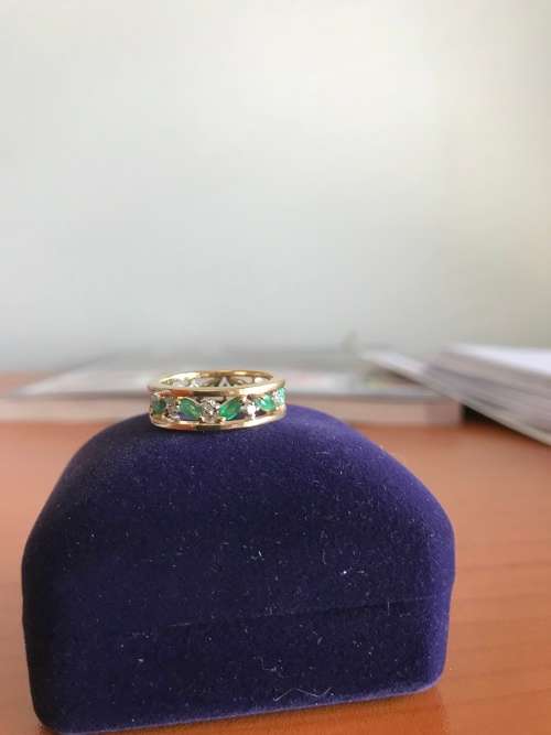 Exquisite 9ct yellow gold emerald and diamonds full eternity ring