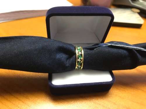 Exquisite 9ct yellow gold emerald and diamonds full eternity ring