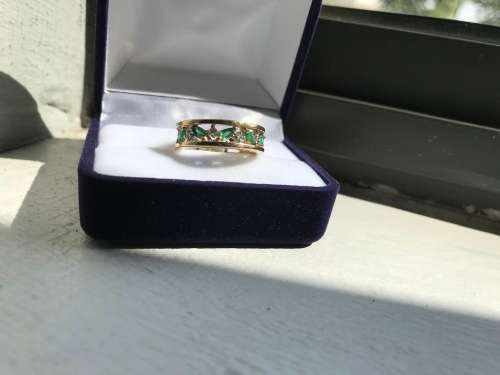 Exquisite 9ct yellow gold emerald and diamonds full eternity ring