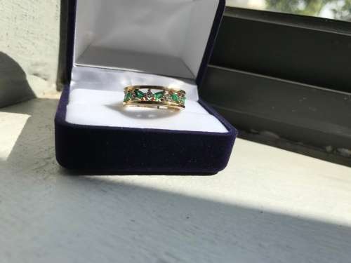 Exquisite 9ct yellow gold emerald and diamonds full eternity ring