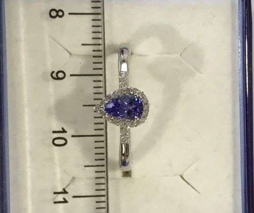 Exquisite 9ct White gold Tanzanite AA diamond cocktail ring